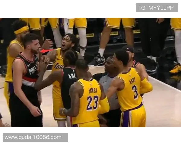 火箭与湖人激战正酣现场直播比分更新及精彩瞬间回顾